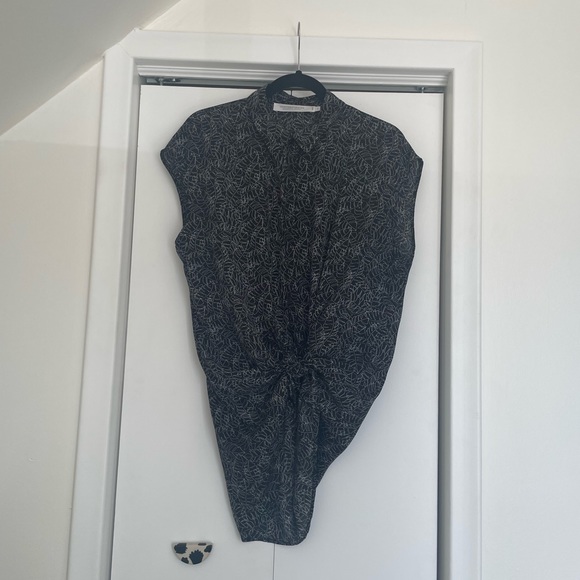 CONTEMPORAINE Flowy Cap Sleeve Button Down - Picture 3 of 9